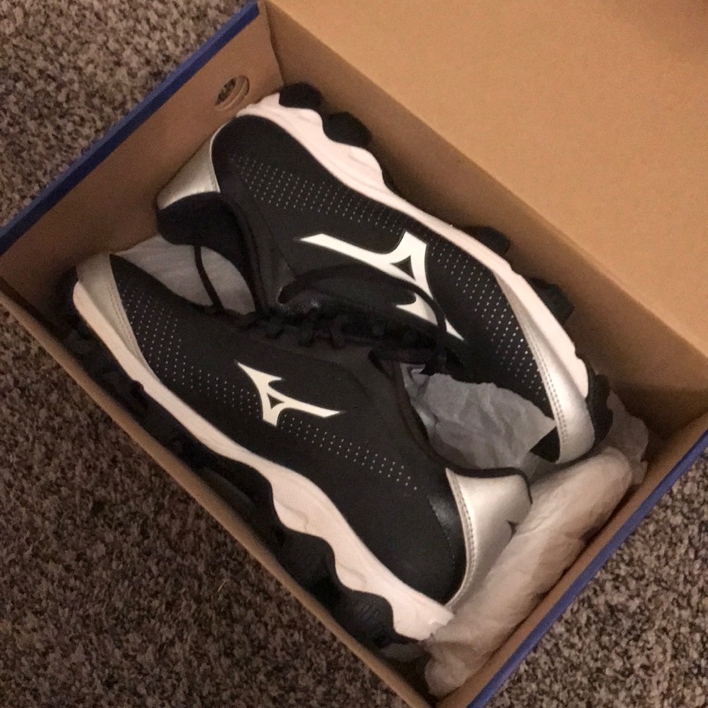 SOFTBALL CLEATS BRAND NEW!!